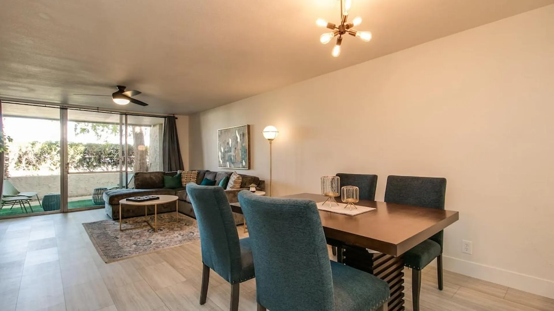 Hip And Comfy Condo In Hub Of Old Town Scottsdale Nyaraló