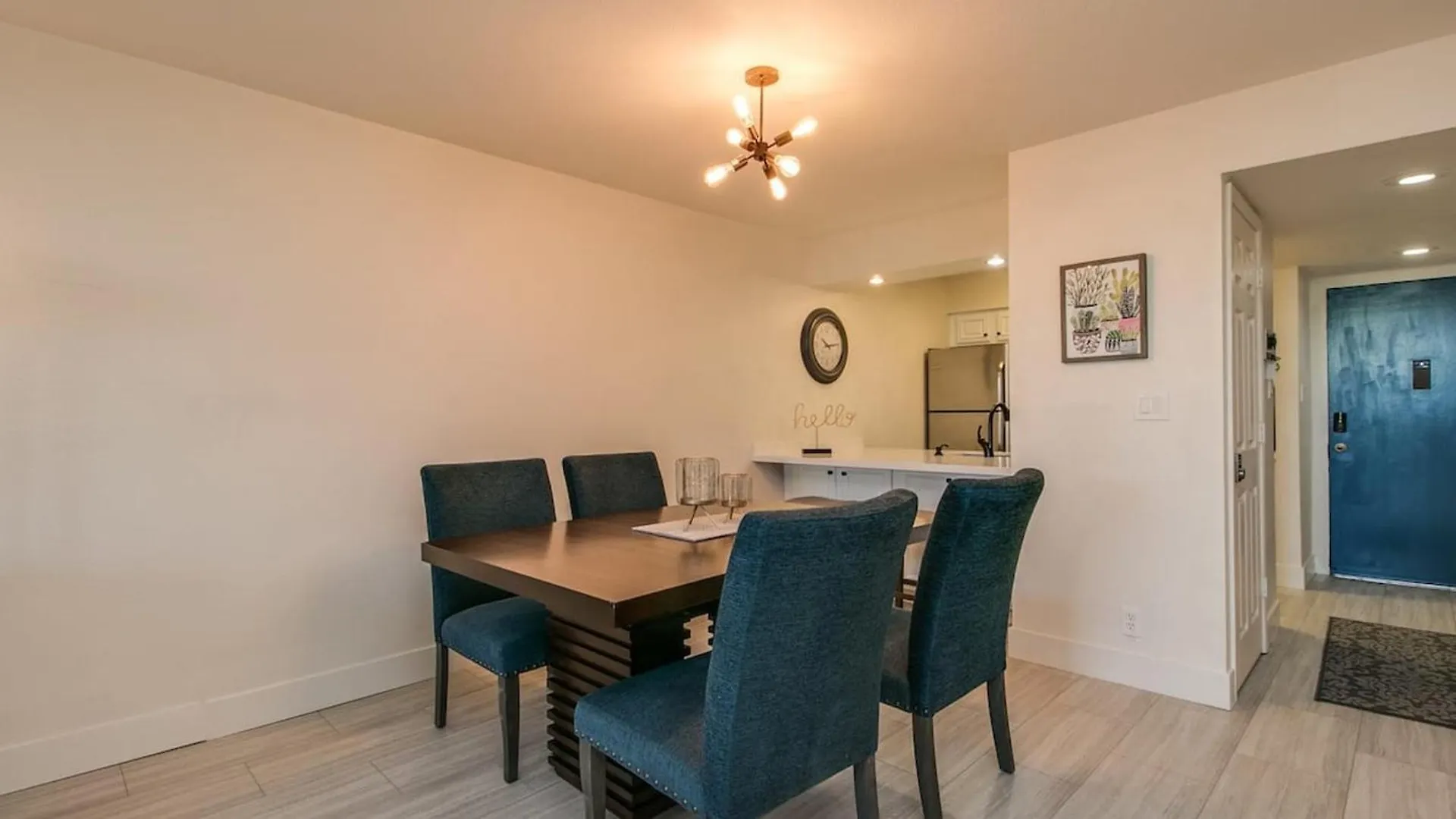 Hip And Comfy Condo In Hub Of Old Town Scottsdale