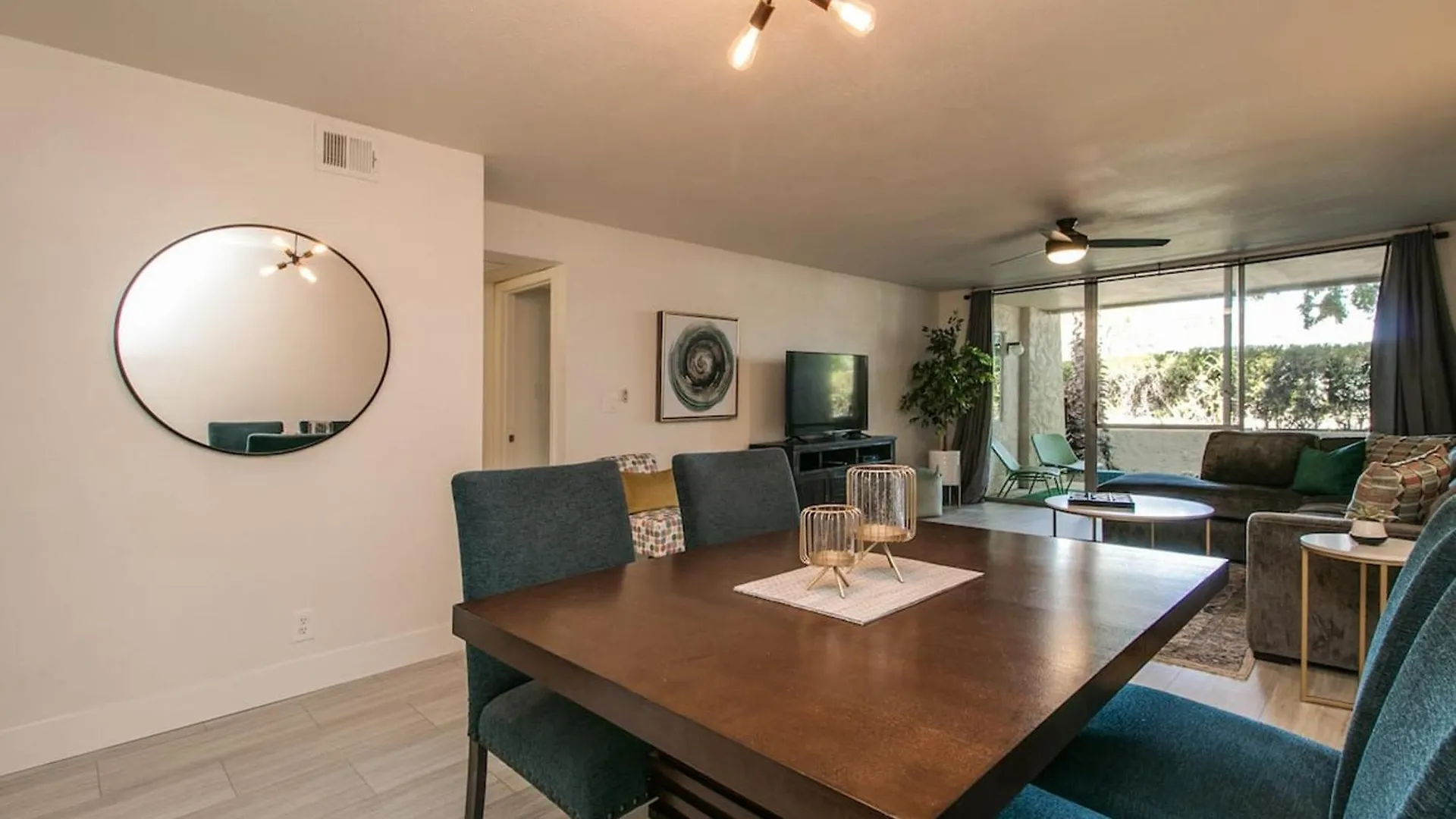 Hip And Comfy Condo In Hub Of Old Town Scottsdale