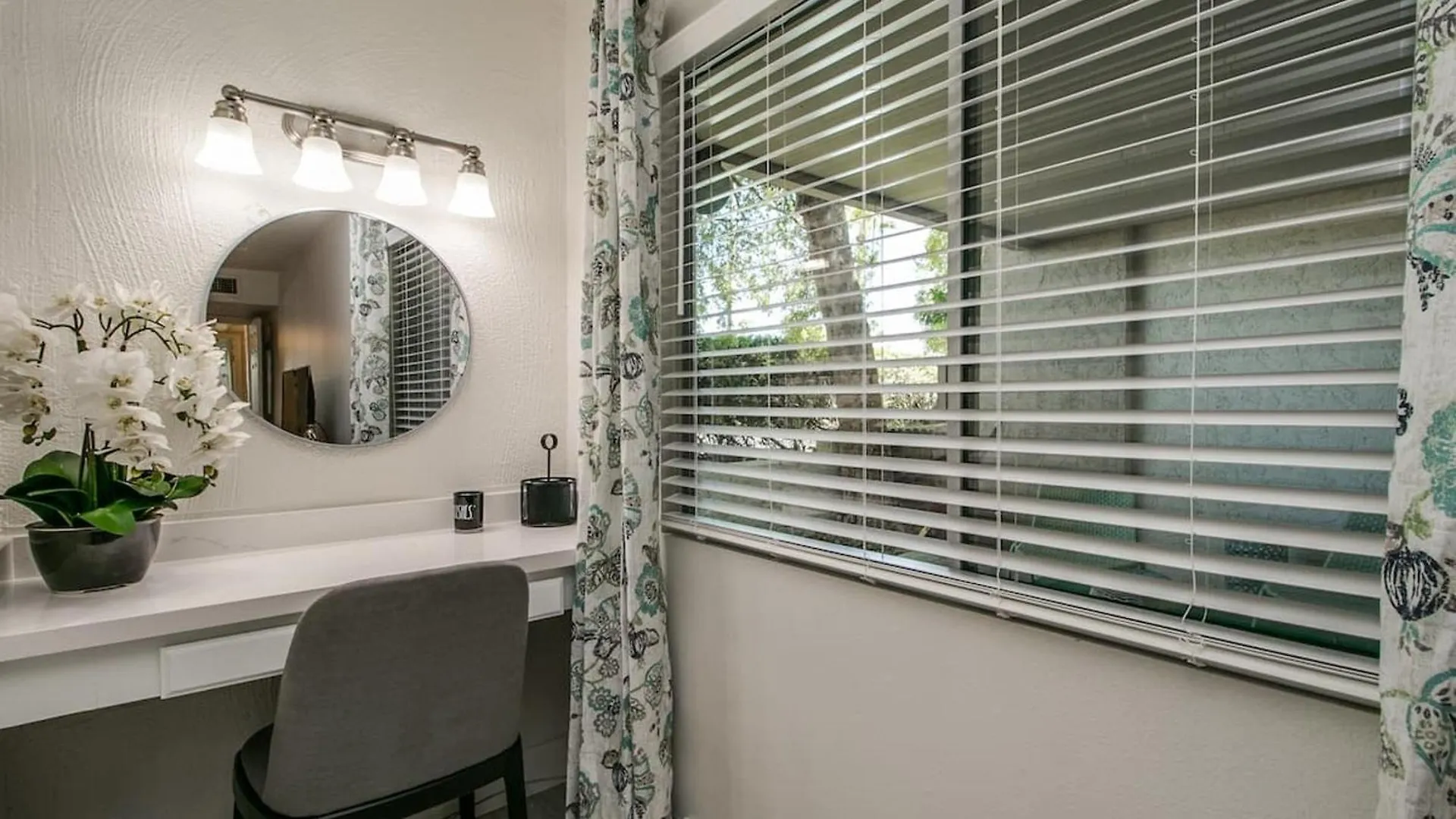 Hip And Comfy Condo In Hub Of Old Town Scottsdale Nyaraló
